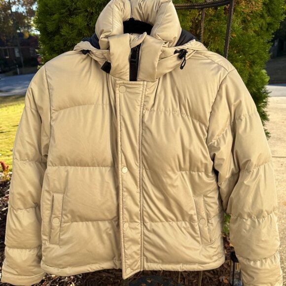 Aritzia | Supper Puffer | Shorty | XS | Champaign | Great Condition Minor Flaw - Picture 2 of 14